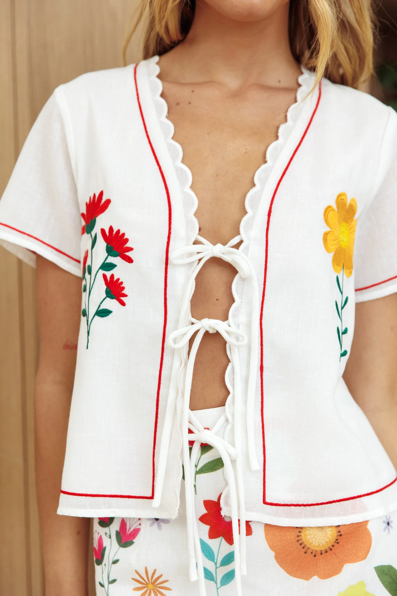 Jubilee Tie Front Top Floral White - Image 4