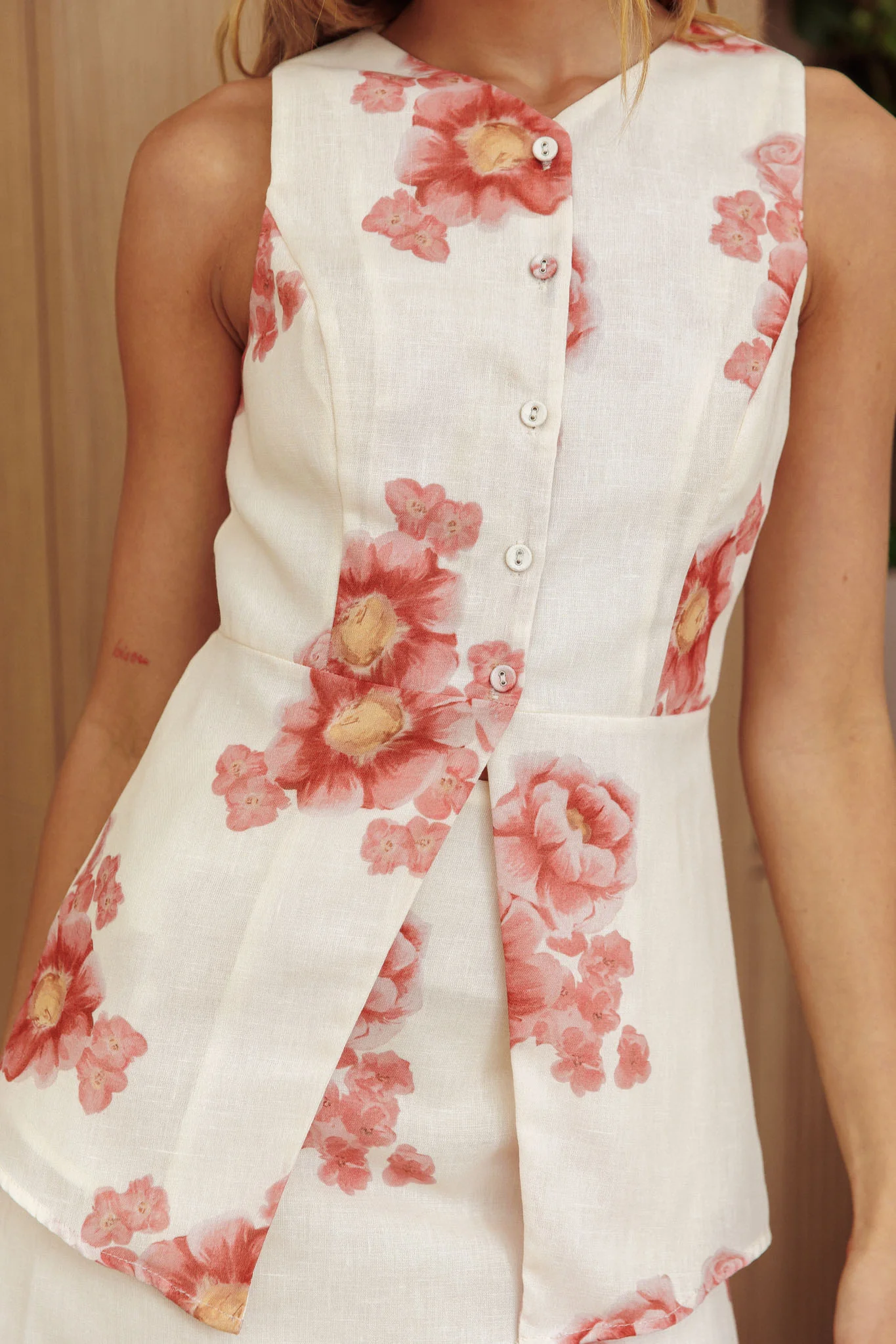 Sunlit Grove Button Front Top Floral Cream/Red - Image 4